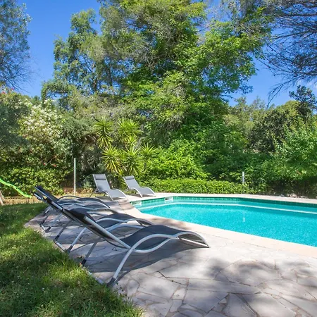 Pour 4 Les Pins * Сен-Рафаэль