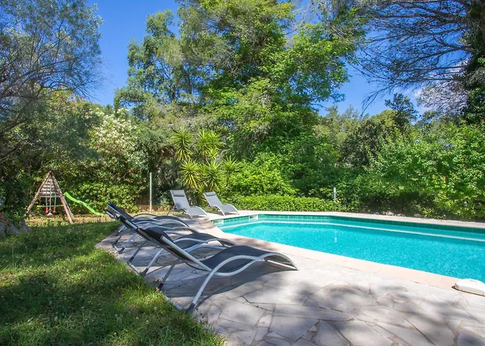 Pour 4 Les Pins * Saint-Raphael (Var)