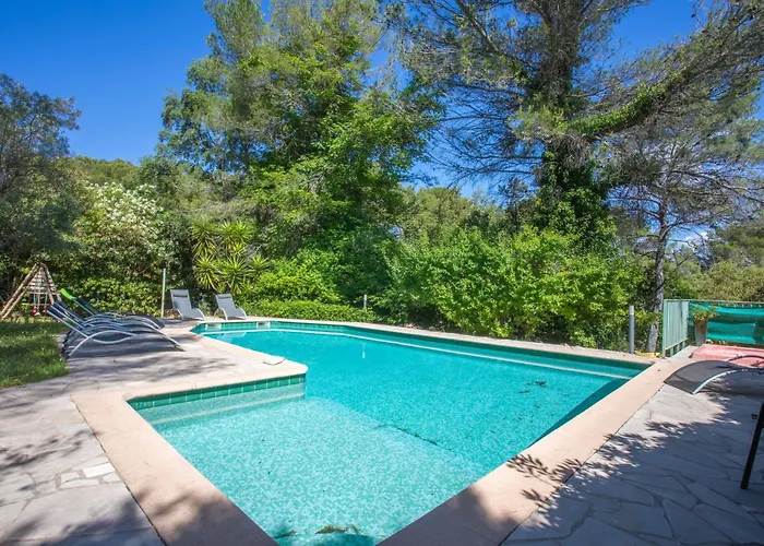 Pour 4 Les Pins Saint-Raphael (Var)